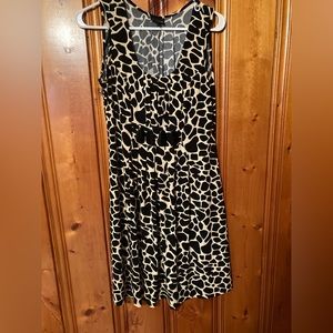 Women’s Enfocus Studio dress 👗 size 10 silky Has 4 shells across the middle